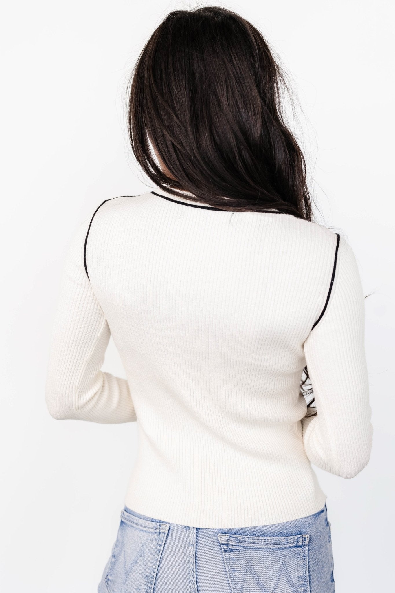 Ribbed Knit Top with Black Piping | Ivory & Soft Stretch | Quinlan