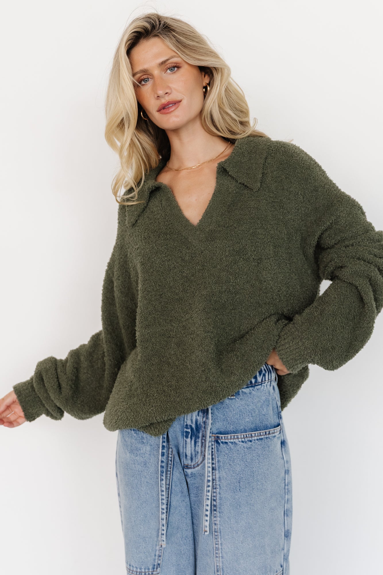Cozy Green Sweater with V-Neck & Ribbed Cuffs | Lockwood